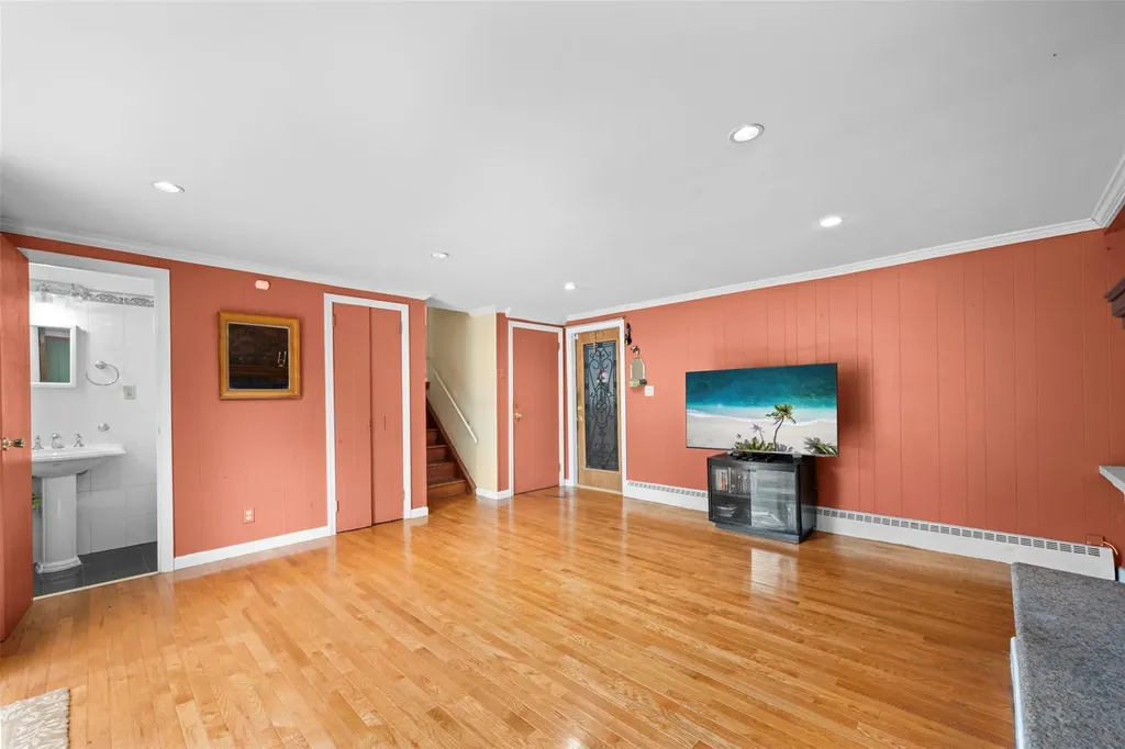 613 Gary Place Westbury NY 11590
