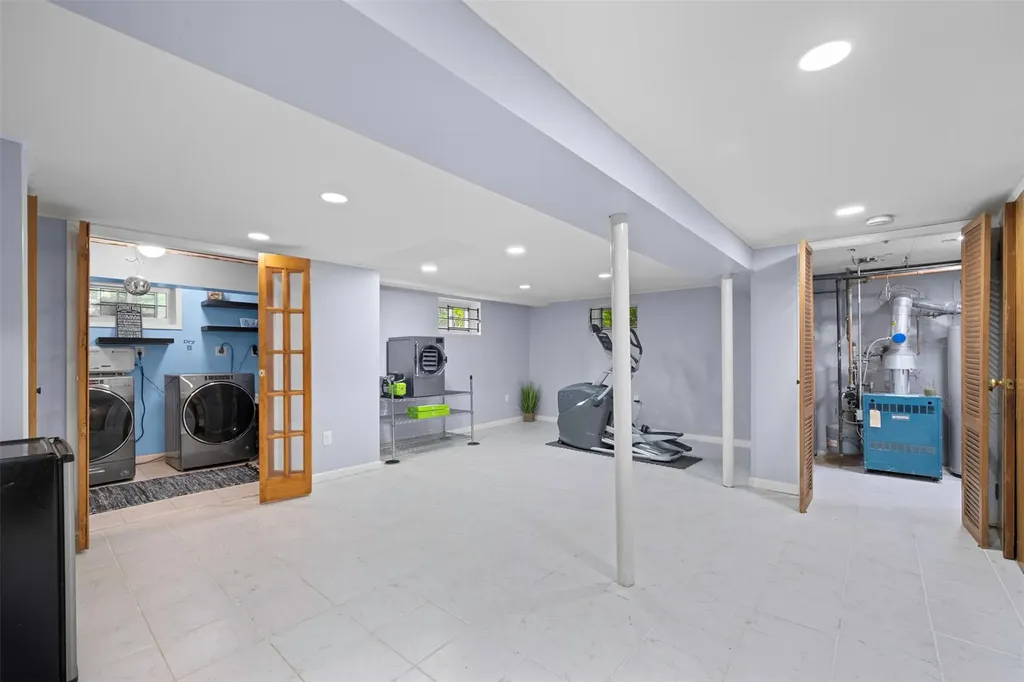 613 Gary Place Westbury NY 11590