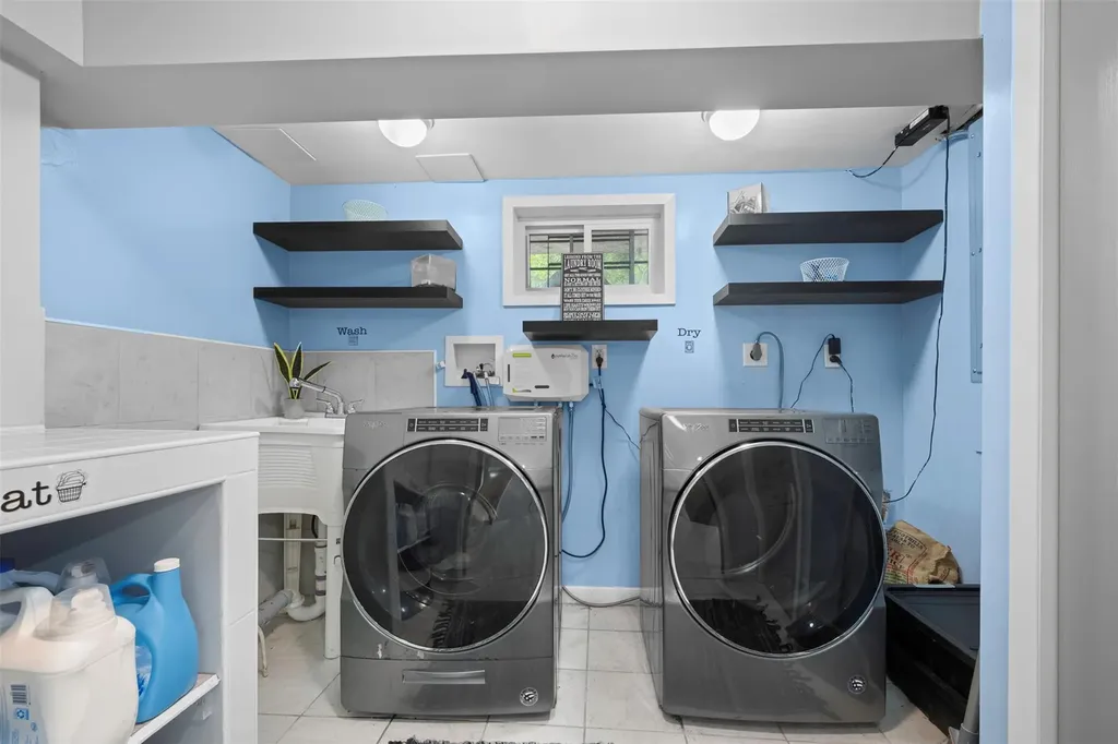 613 Gary Place Westbury NY 11590