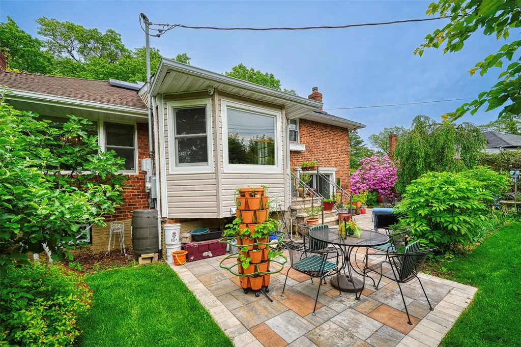 613 Gary Place Westbury NY 11590