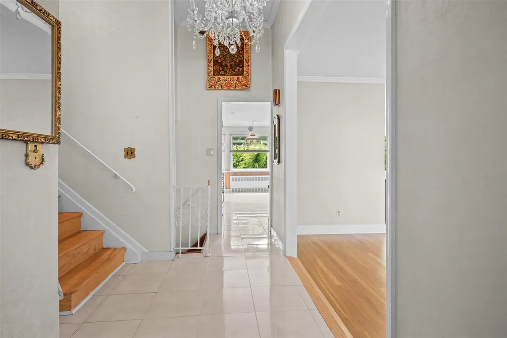 613 Gary Place Westbury NY 11590
