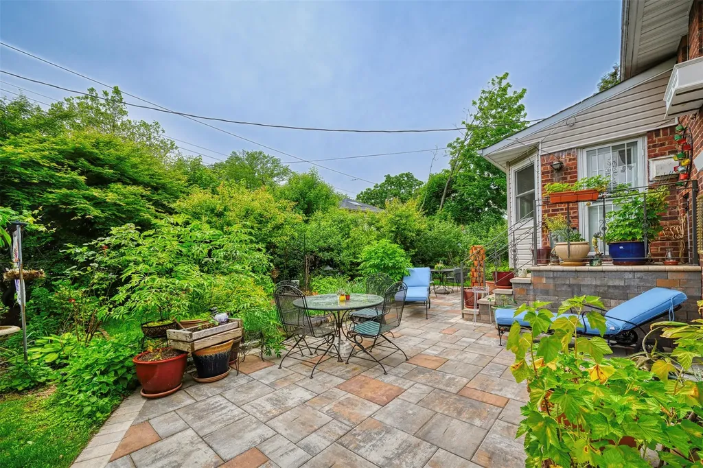 613 Gary Place Westbury NY 11590