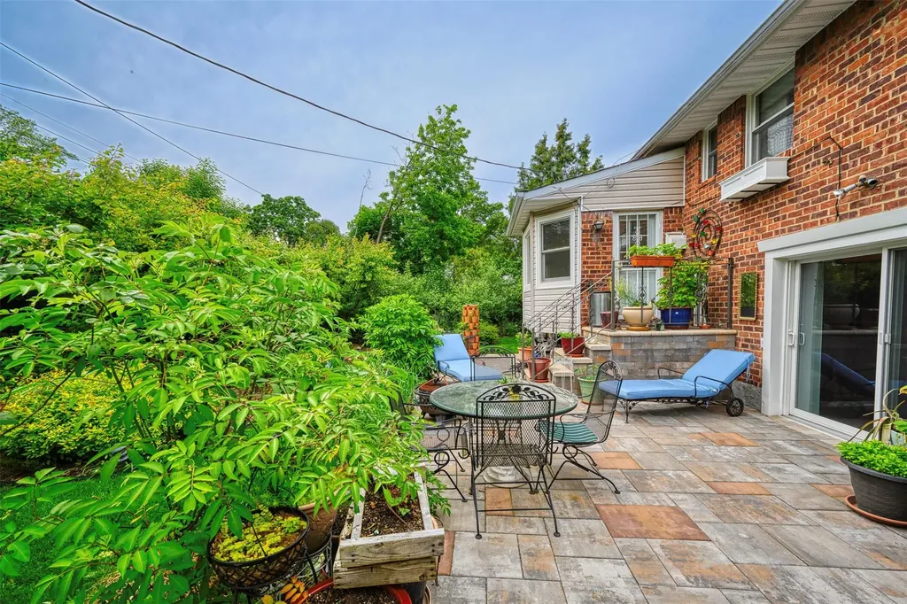 613 Gary Place Westbury NY 11590