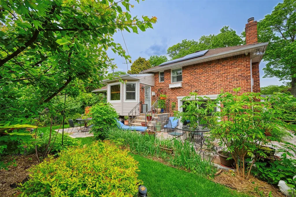 613 Gary Place Westbury NY 11590