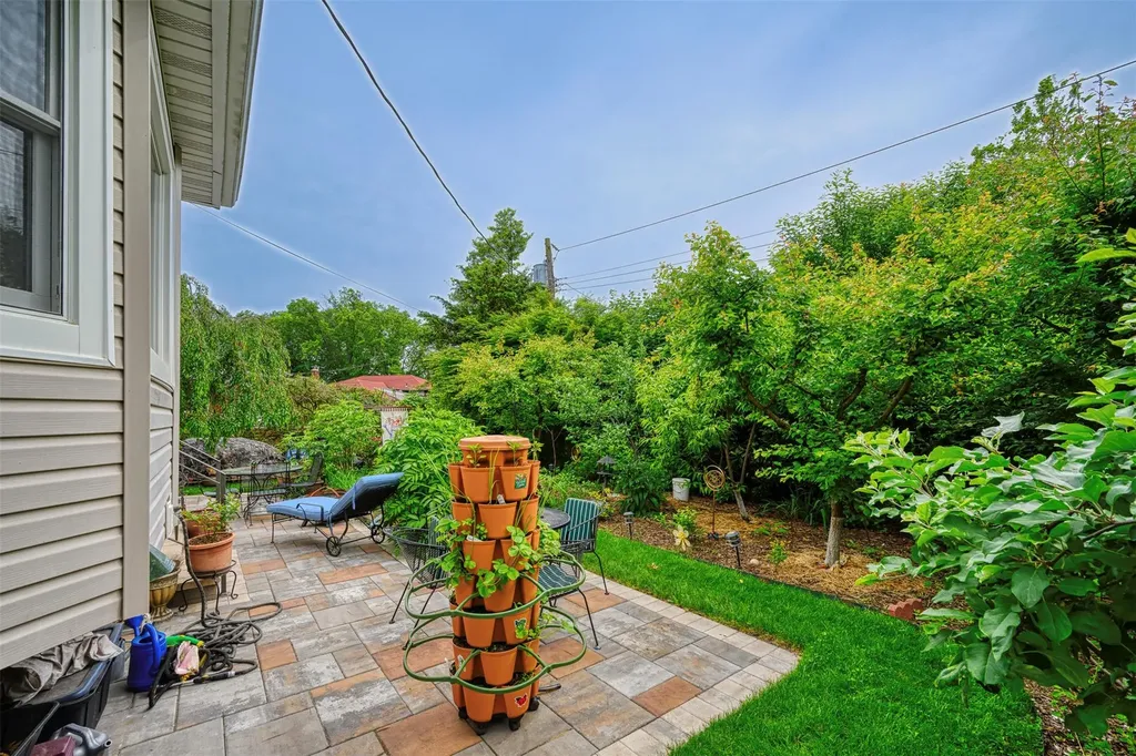 613 Gary Place Westbury NY 11590