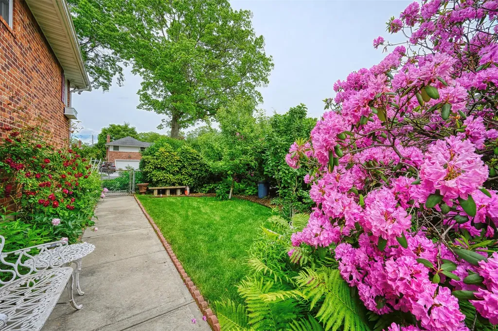 613 Gary Place Westbury NY 11590