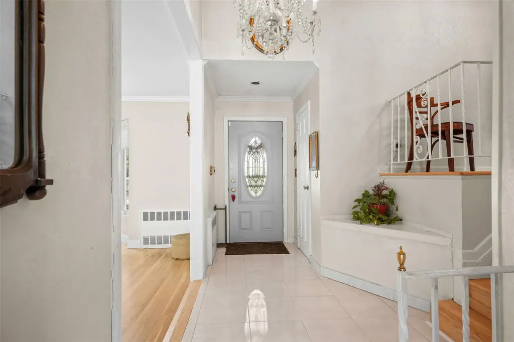 613 Gary Place Westbury NY 11590