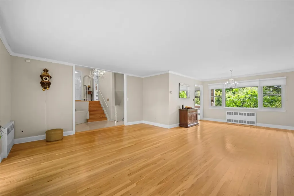 613 Gary Place Westbury NY 11590