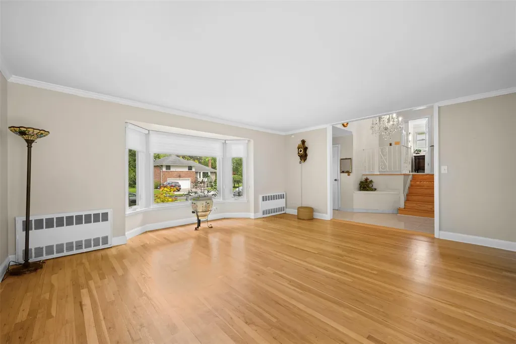 613 Gary Place Westbury NY 11590