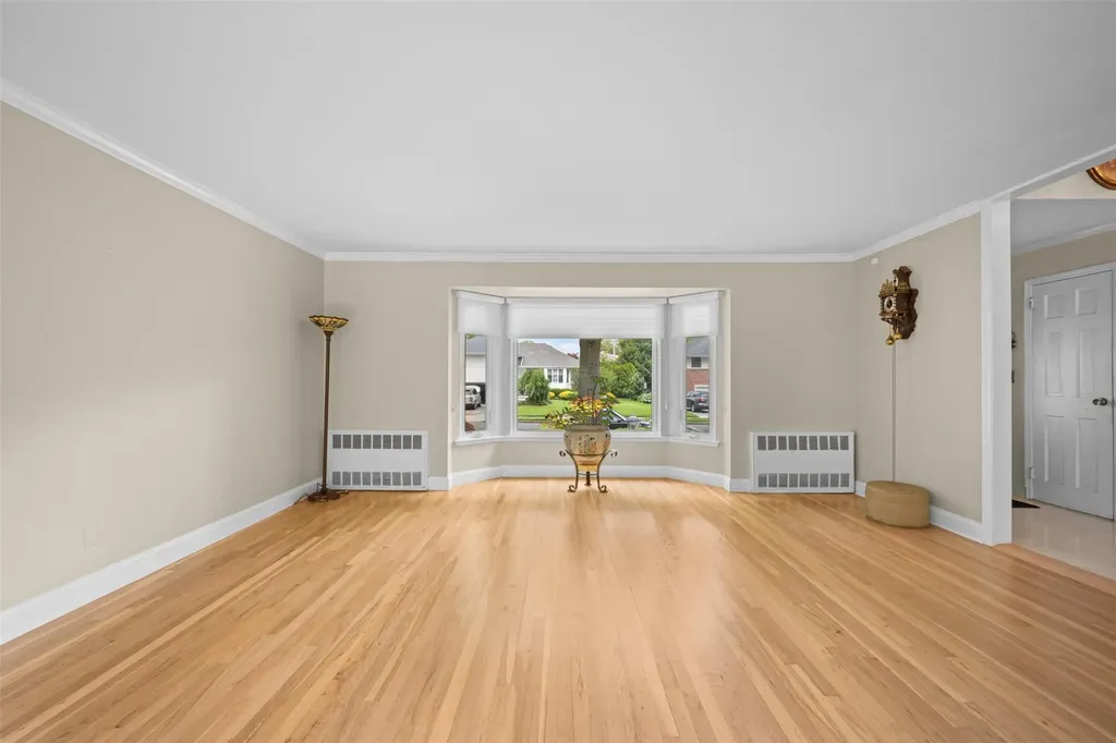 613 Gary Place Westbury NY 11590