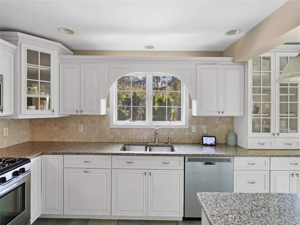 26 Van Nostrand Place Nanuet NY 10954