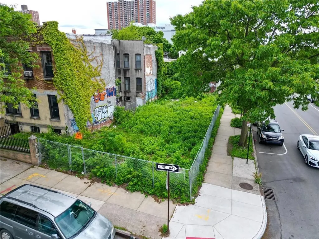 202 61st Street Brooklyn NY 11220