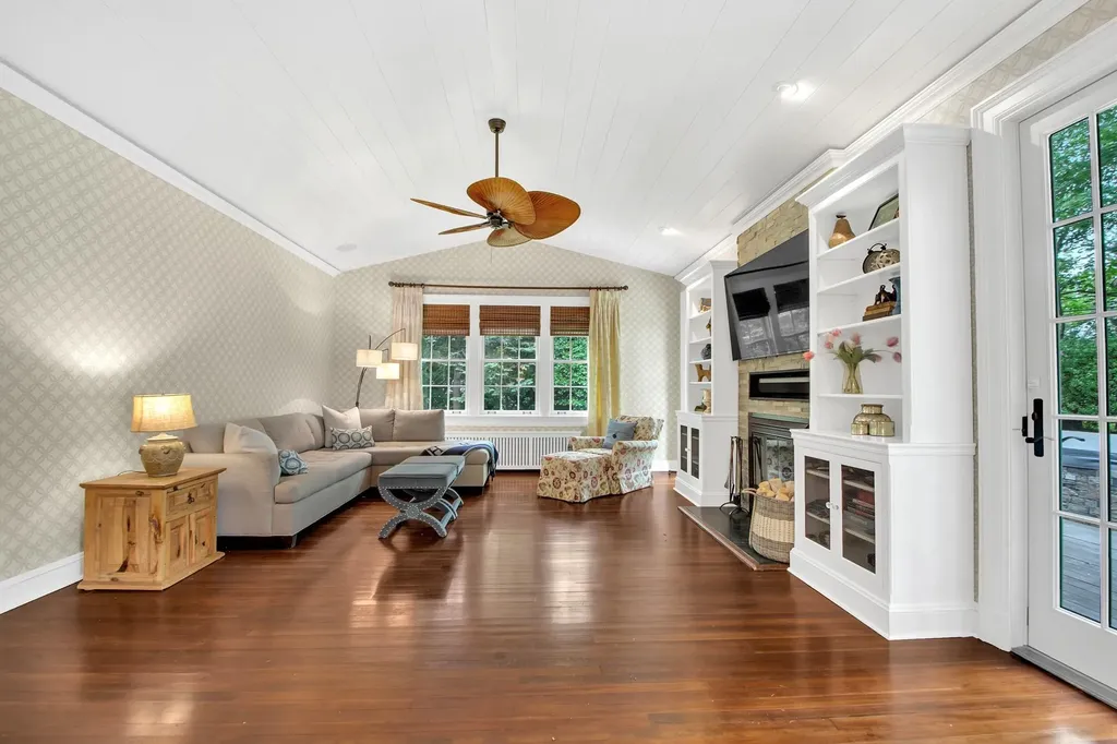 7 Middle Drive Manhasset NY 11030