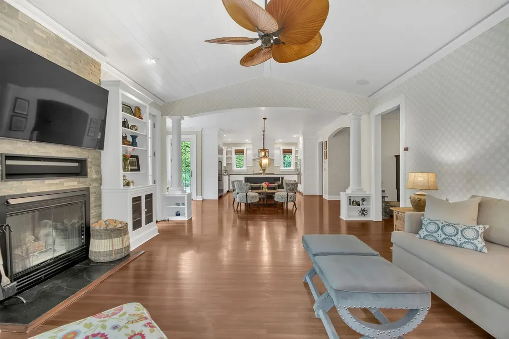 7 Middle Drive Manhasset NY 11030