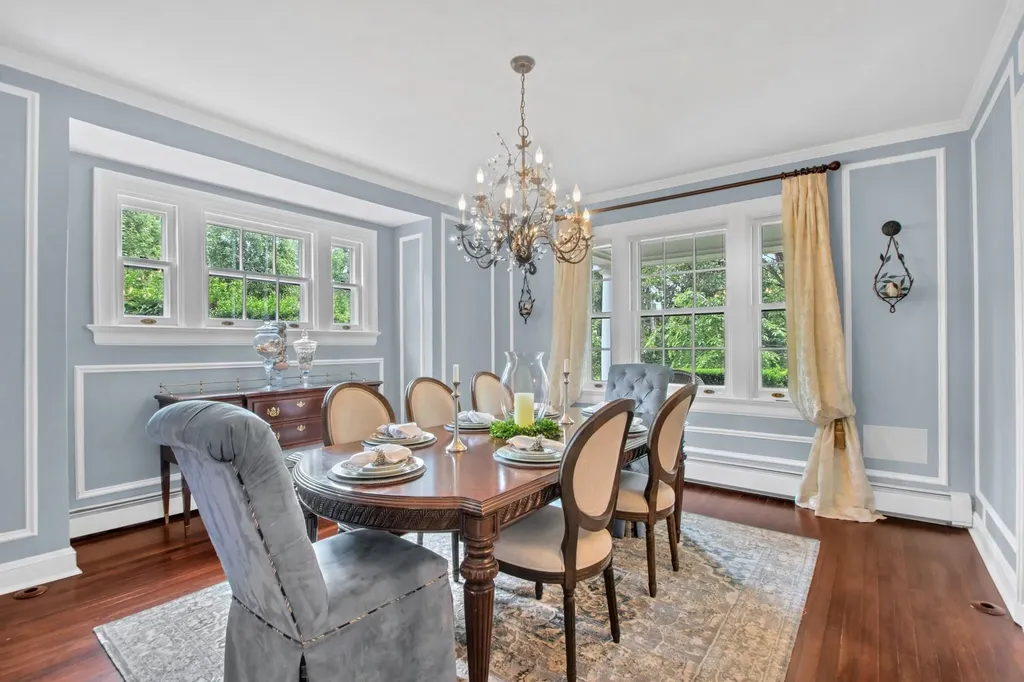 7 Middle Drive Manhasset NY 11030
