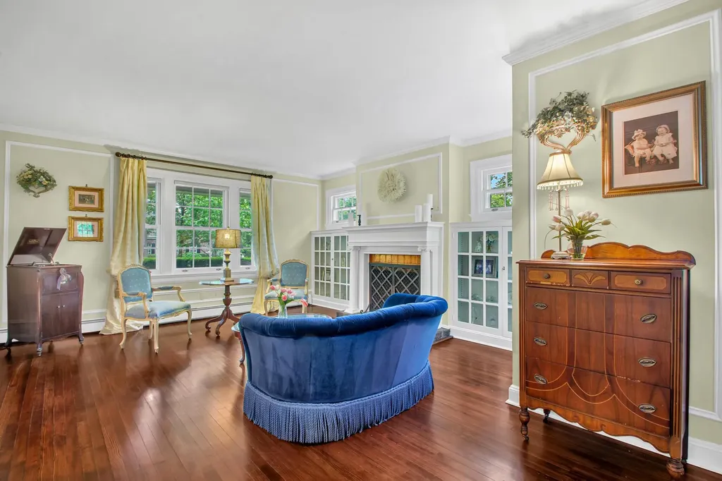 7 Middle Drive Manhasset NY 11030