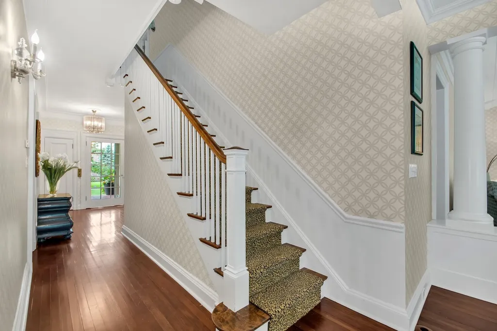7 Middle Drive Manhasset NY 11030