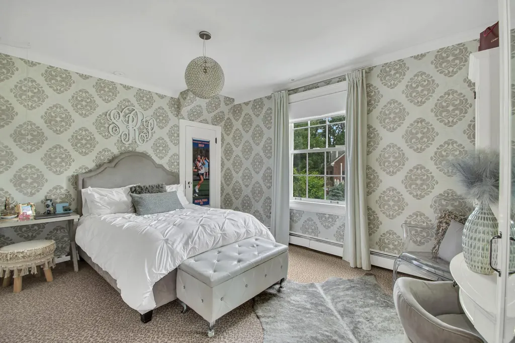 7 Middle Drive Manhasset NY 11030