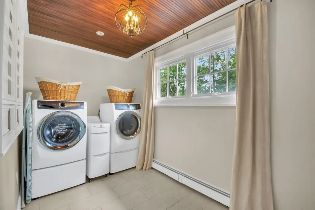 7 Middle Drive Manhasset NY 11030