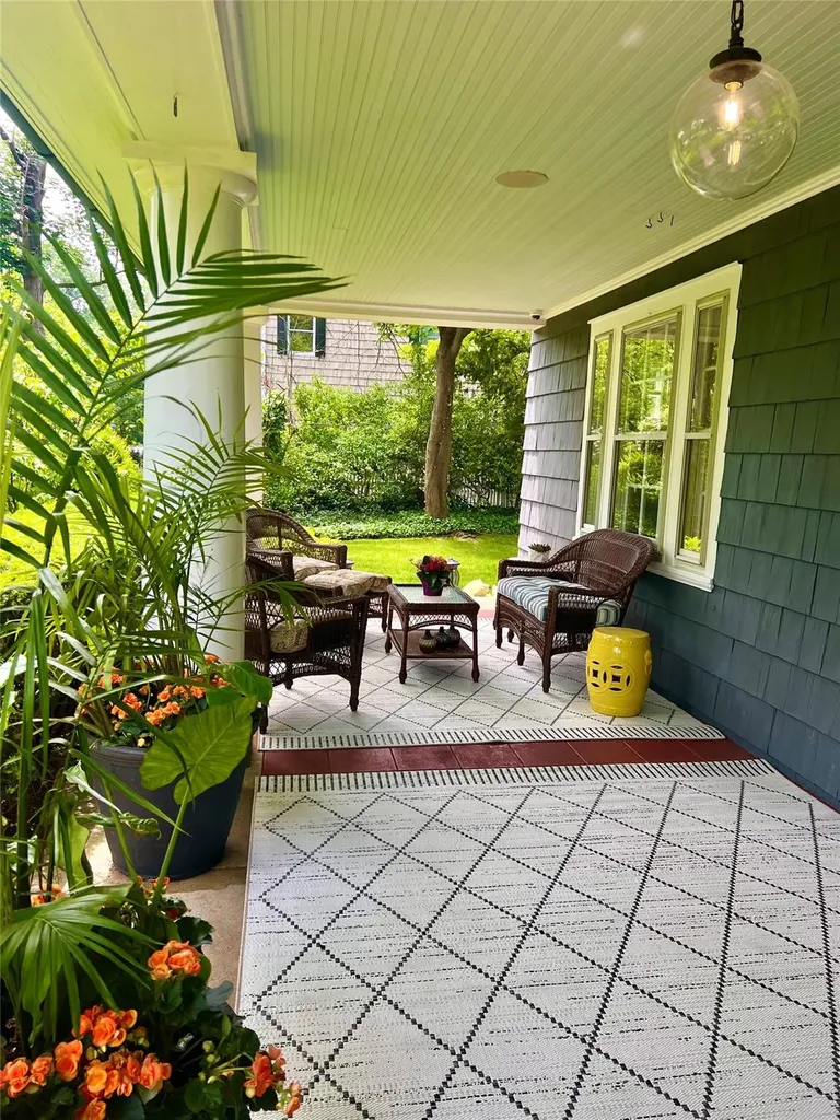 7 Middle Drive Manhasset NY 11030