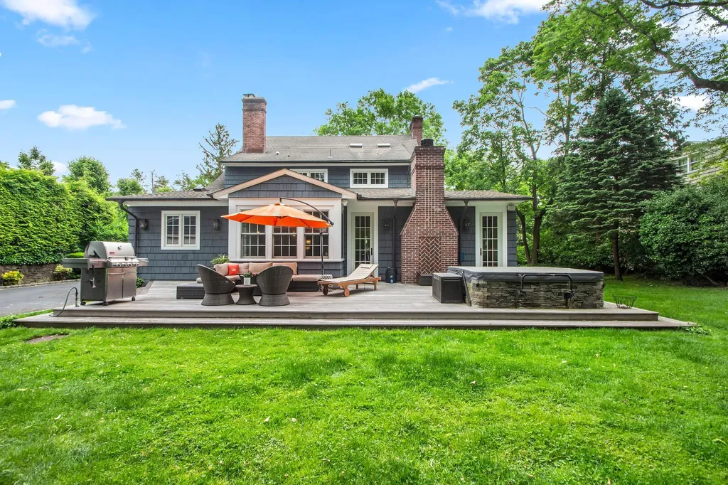 7 Middle Drive Manhasset NY 11030