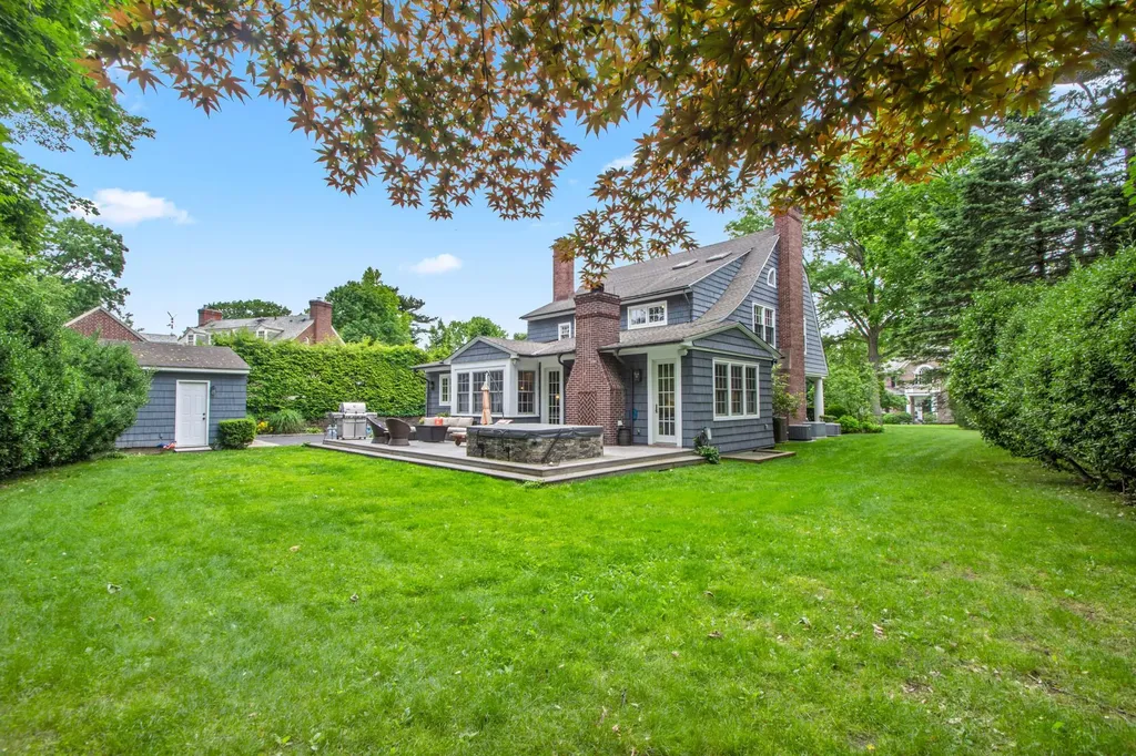 7 Middle Drive Manhasset NY 11030