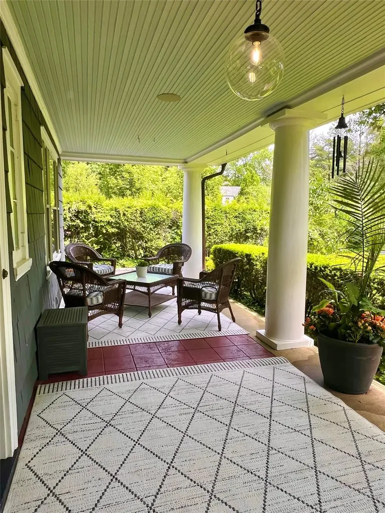 7 Middle Drive Manhasset NY 11030