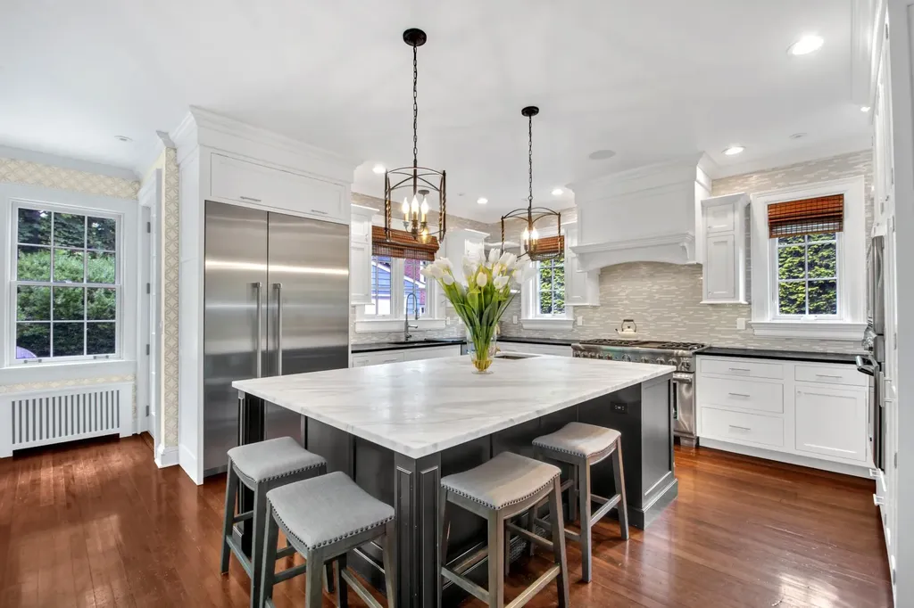 7 Middle Drive Manhasset NY 11030