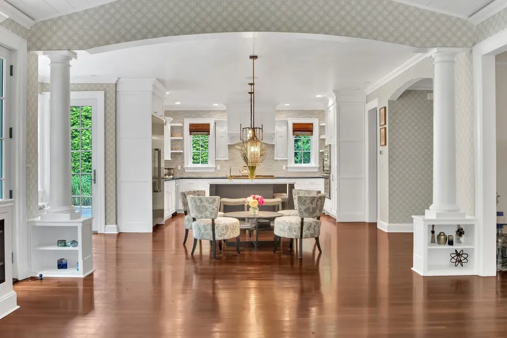 7 Middle Drive Manhasset NY 11030