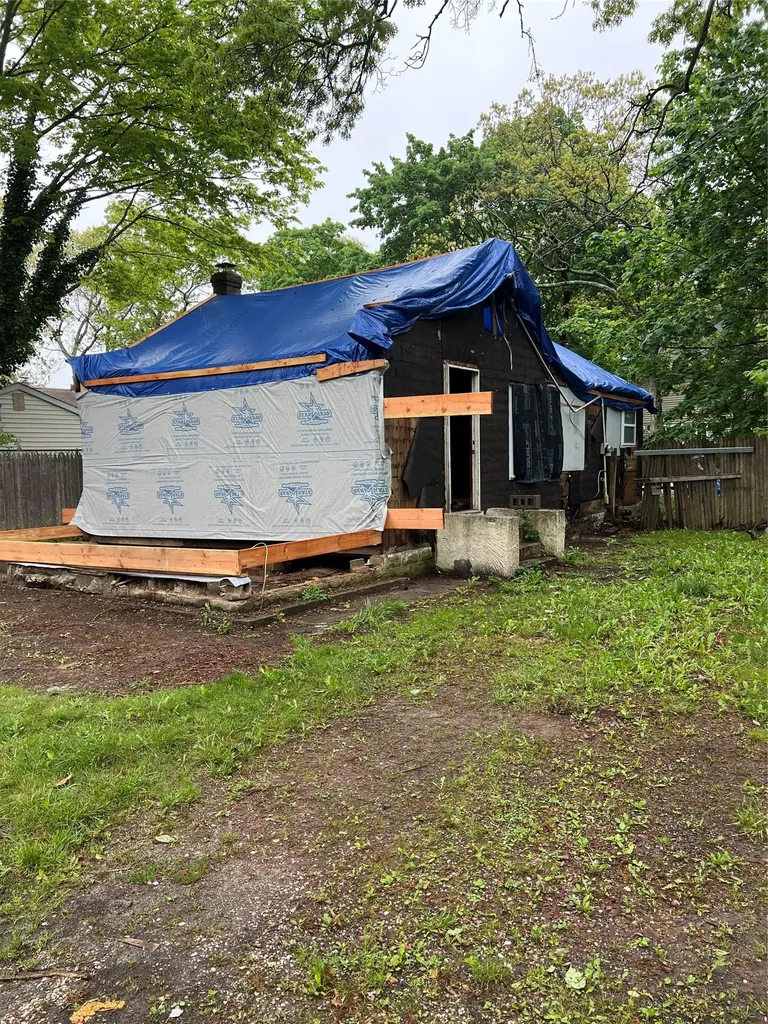 33 Midland Avenue Mastic NY 11950