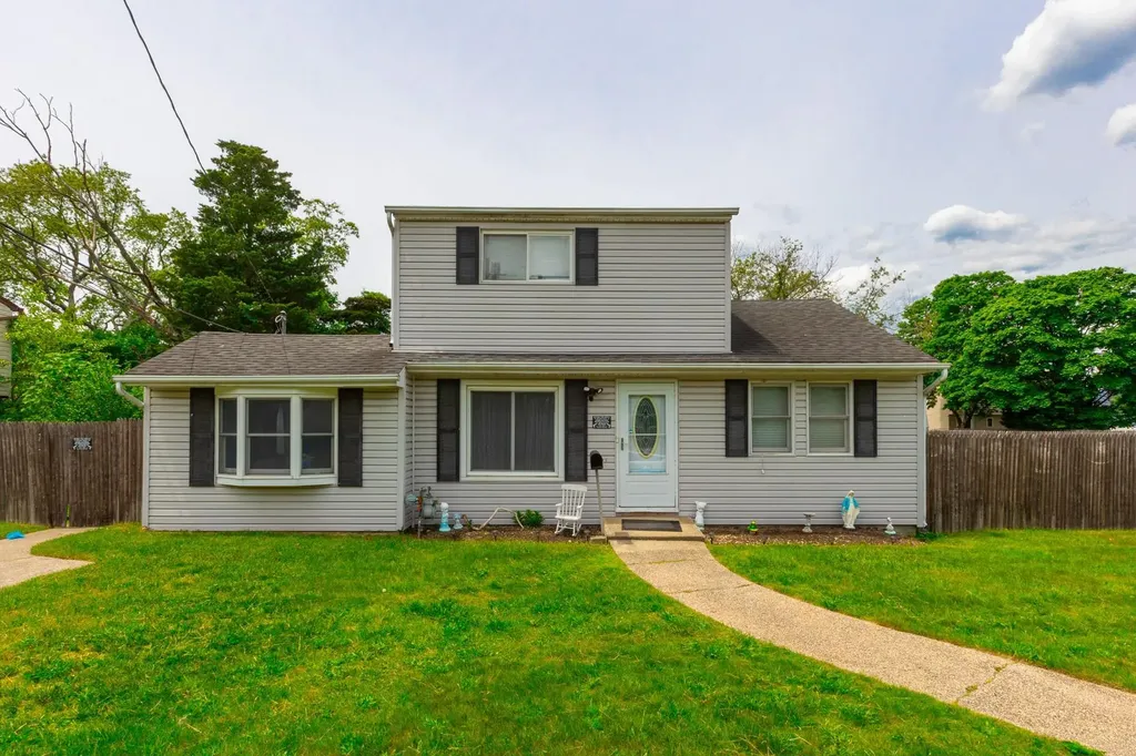 1340 Lombardy Boulevard Bay Shore NY 11706