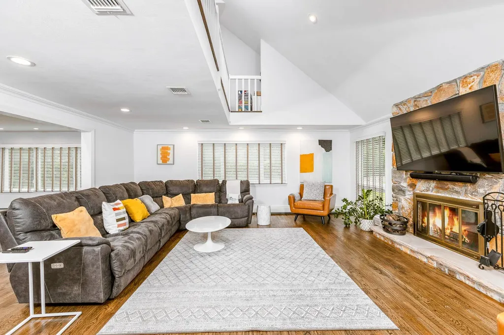 11 Wandering Way Smithtown NY 11787