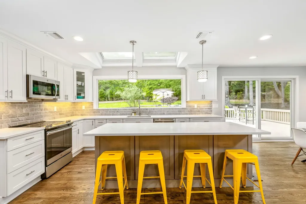 11 Wandering Way Smithtown NY 11787