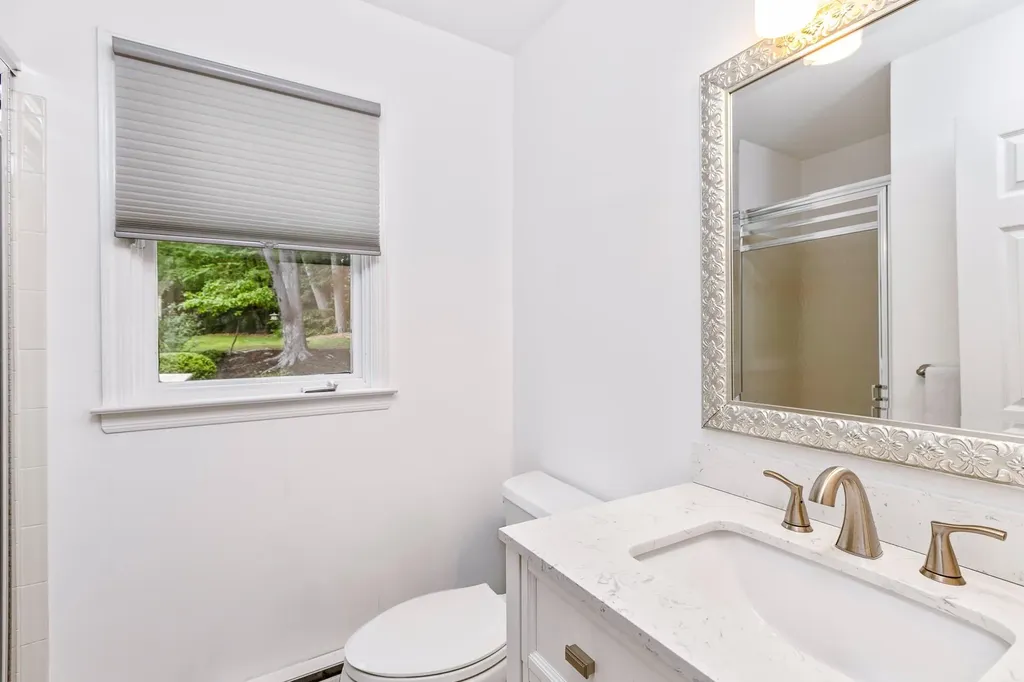 11 Wandering Way Smithtown NY 11787