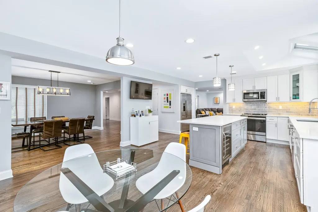 11 Wandering Way Smithtown NY 11787