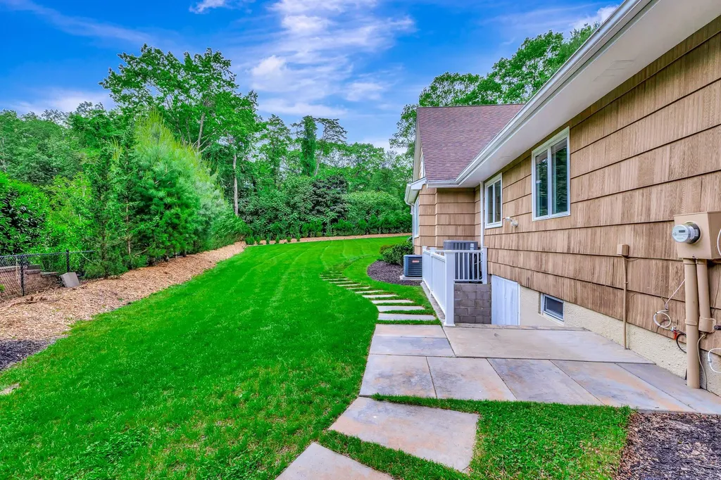 11 Wandering Way Smithtown NY 11787