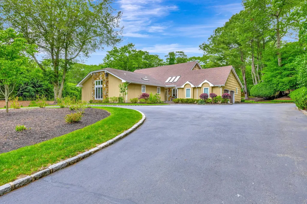 11 Wandering Way Smithtown NY 11787