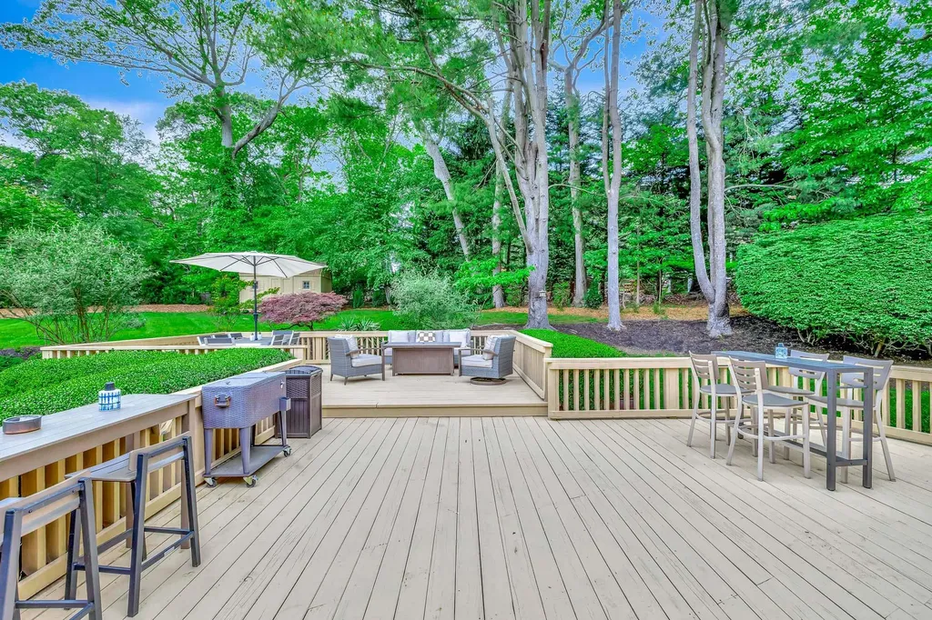 11 Wandering Way Smithtown NY 11787