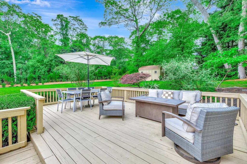 11 Wandering Way Smithtown NY 11787