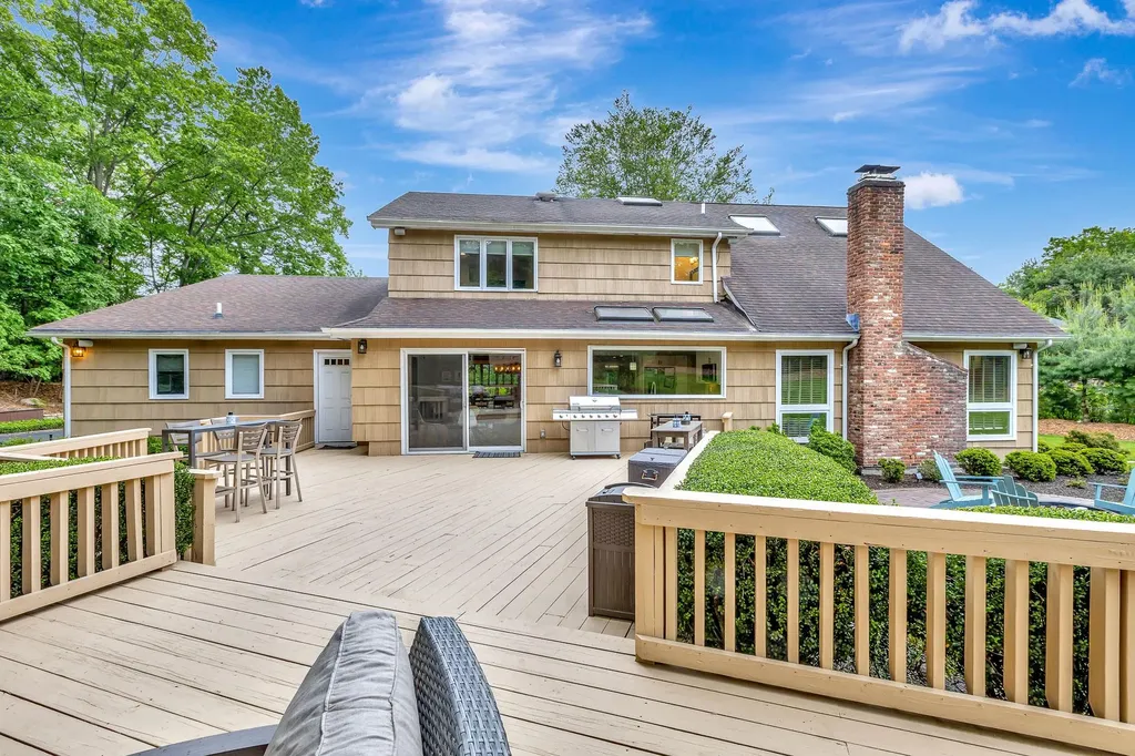 11 Wandering Way Smithtown NY 11787