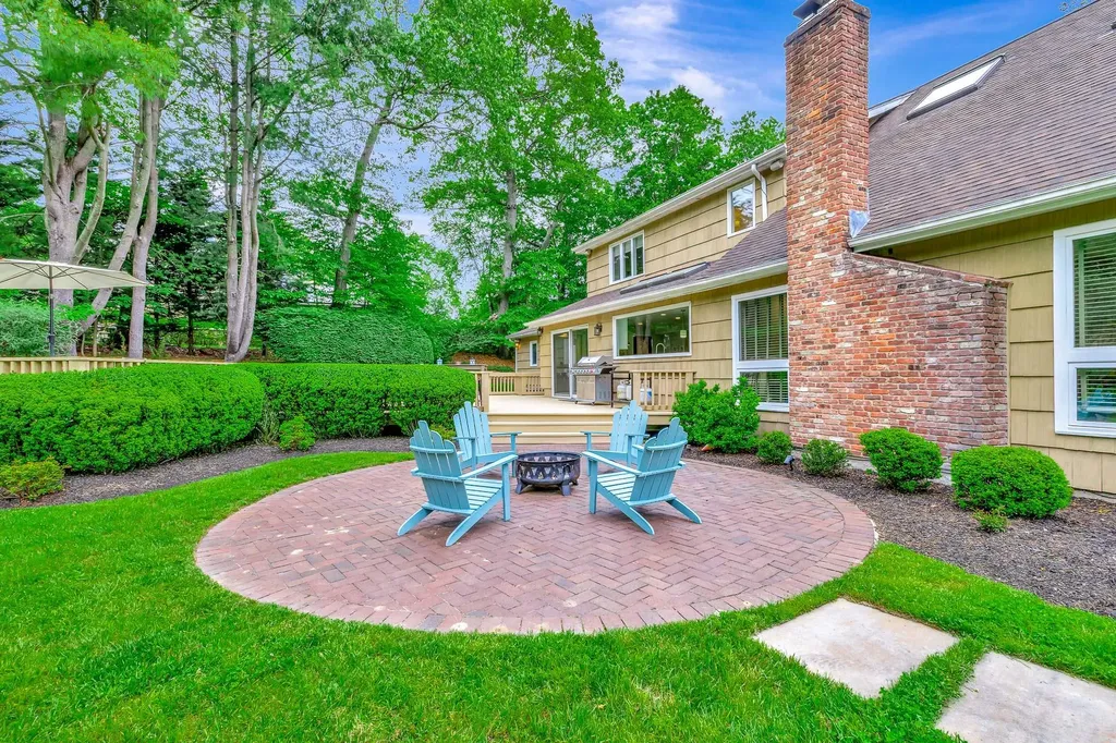 11 Wandering Way Smithtown NY 11787