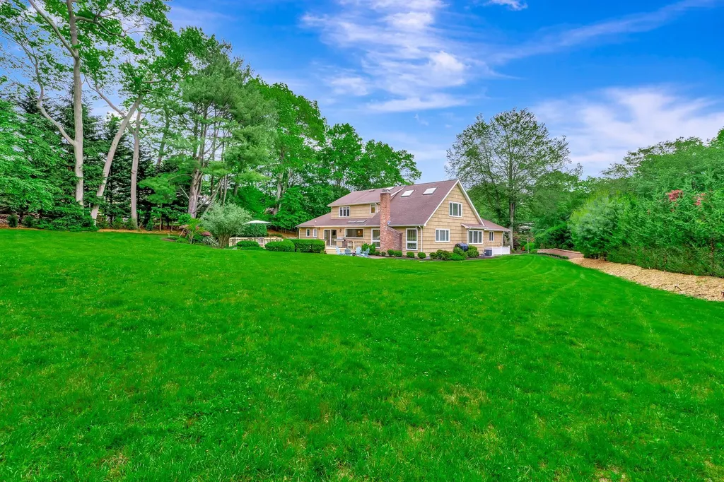 11 Wandering Way Smithtown NY 11787