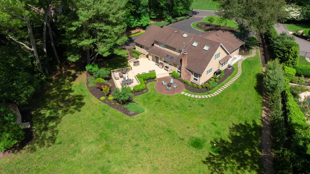 11 Wandering Way Smithtown NY 11787