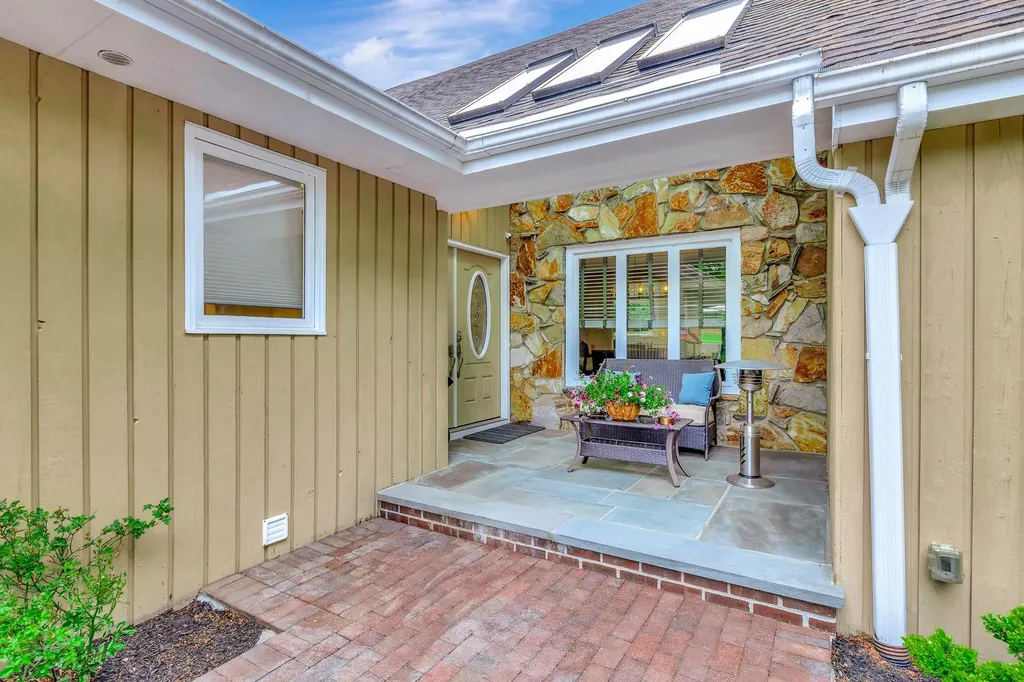11 Wandering Way Smithtown NY 11787
