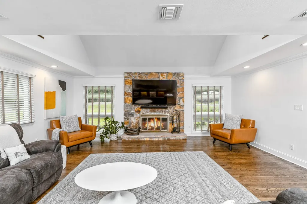 11 Wandering Way Smithtown NY 11787