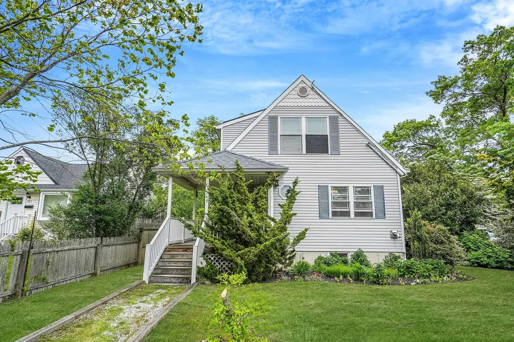 149 Penataquit Avenue Bay Shore NY 11706