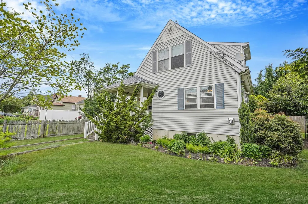149 Penataquit Avenue Bay Shore NY 11706