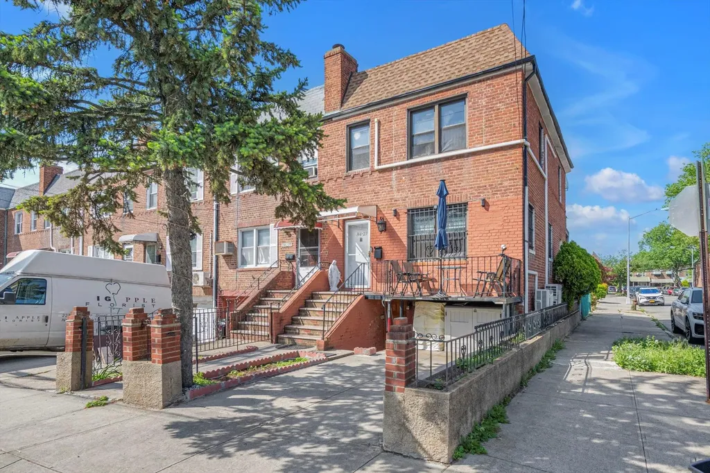 14627 Reeves Avenue Flushing NY 11367
