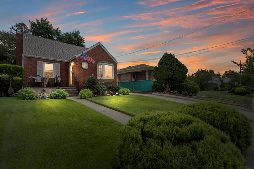 52 Legion Place Malverne NY 11565