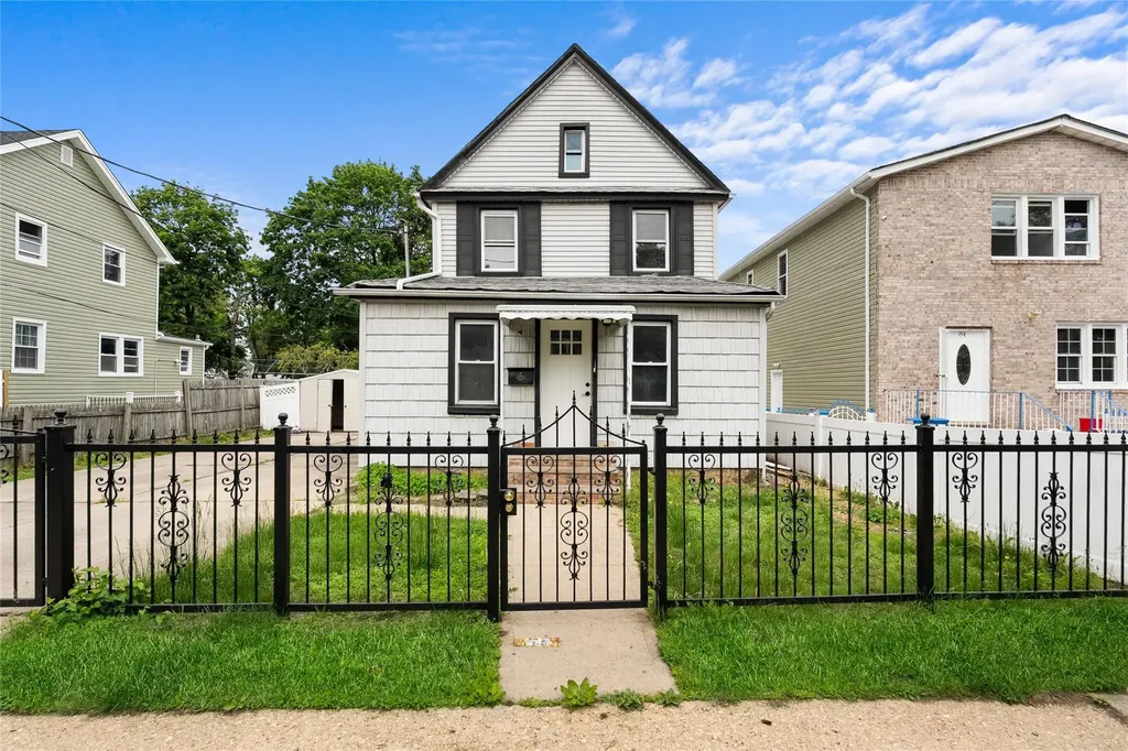 82 Laurel Avenue Hempstead NY 11550